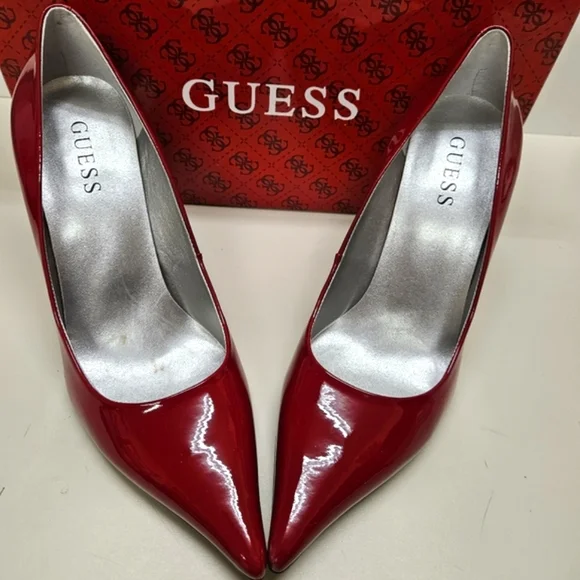 GUESS Pumps - Picture 3 of 9